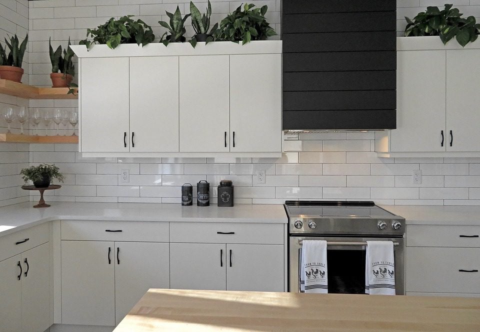 glazed white kitchen cabinets